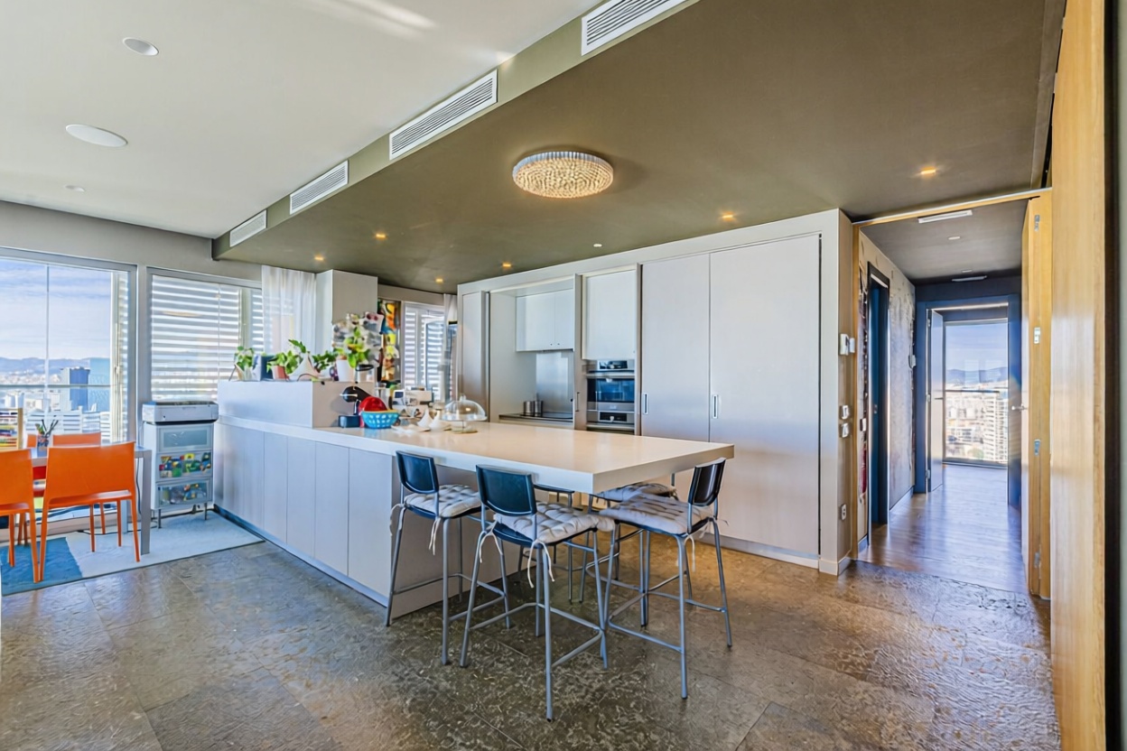 Flat for sale frontline beach in Barcelona — Kitchen