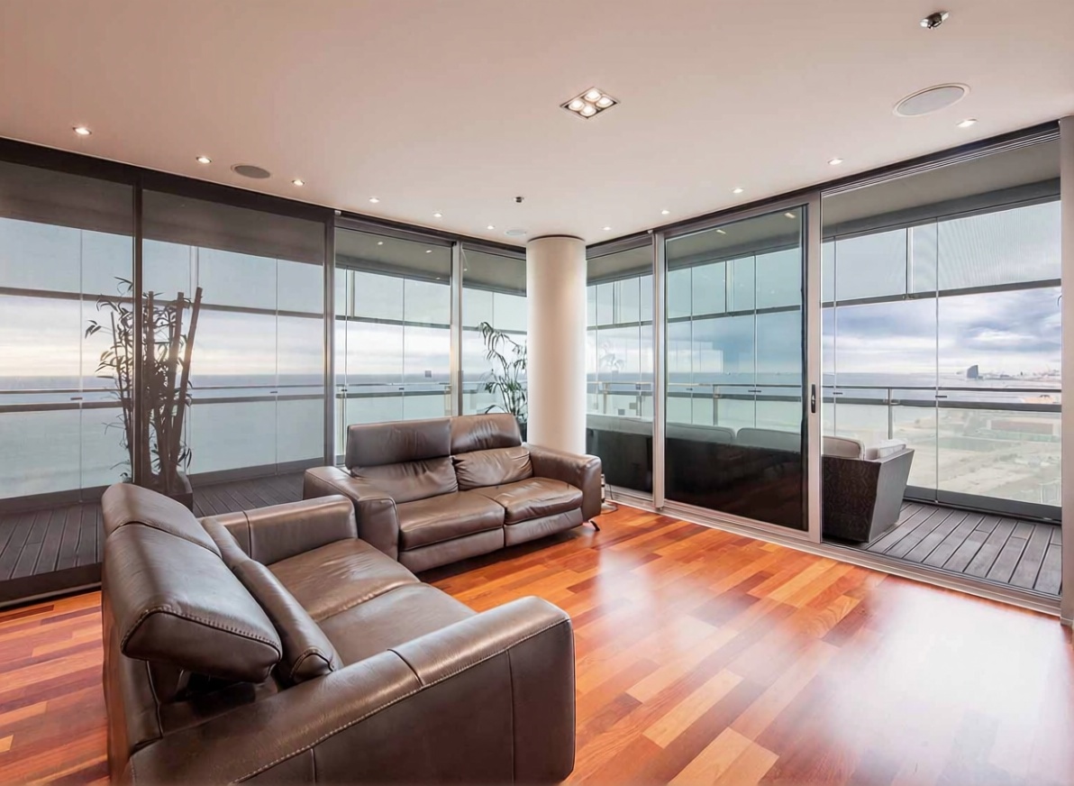 Flat for sale frontline beach in Barcelona — Living room