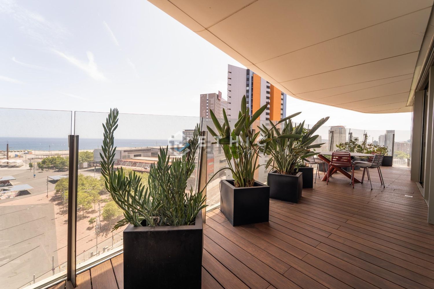 Wohnung zum Verkauf in direkter Strandlage in Barcelona — Meerterrasse