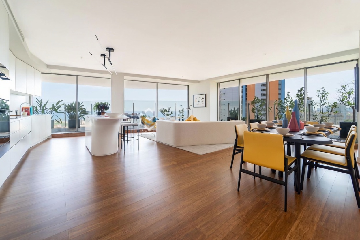 Wohnung zum Verkauf in direkter Strandlage in Barcelona — Wohnzimmer
