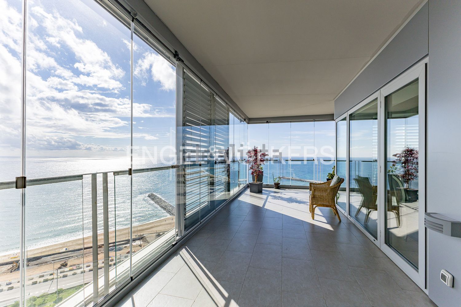 Wohnung zum Verkauf in direkter Strandlage in Barcelona