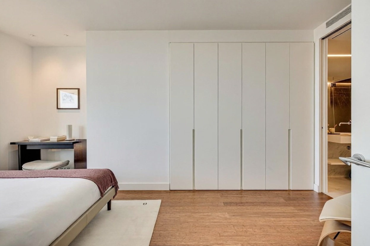 Wohnung zum Verkauf in direkter Strandlage in Barcelona — Schlafzimmer