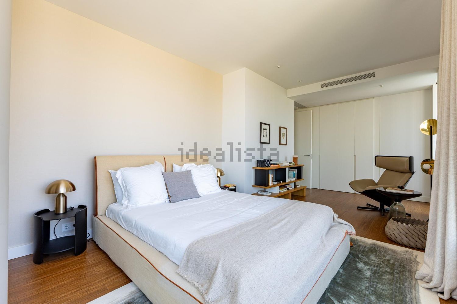 Wohnung zum Verkauf in direkter Strandlage in Barcelona — Schlafzimmer
