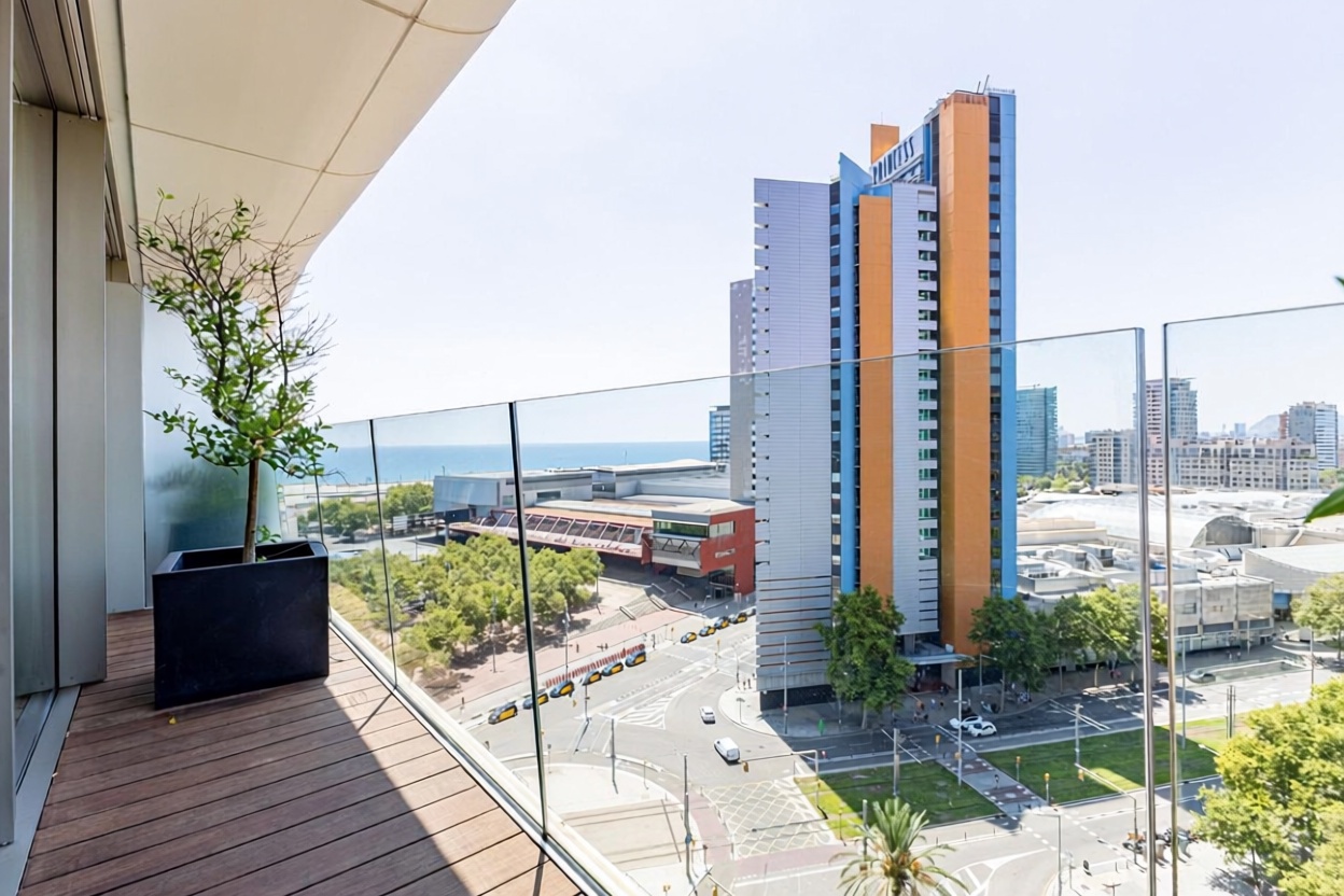 Wohnung zum Verkauf in direkter Strandlage in Barcelona — Meerterrasse