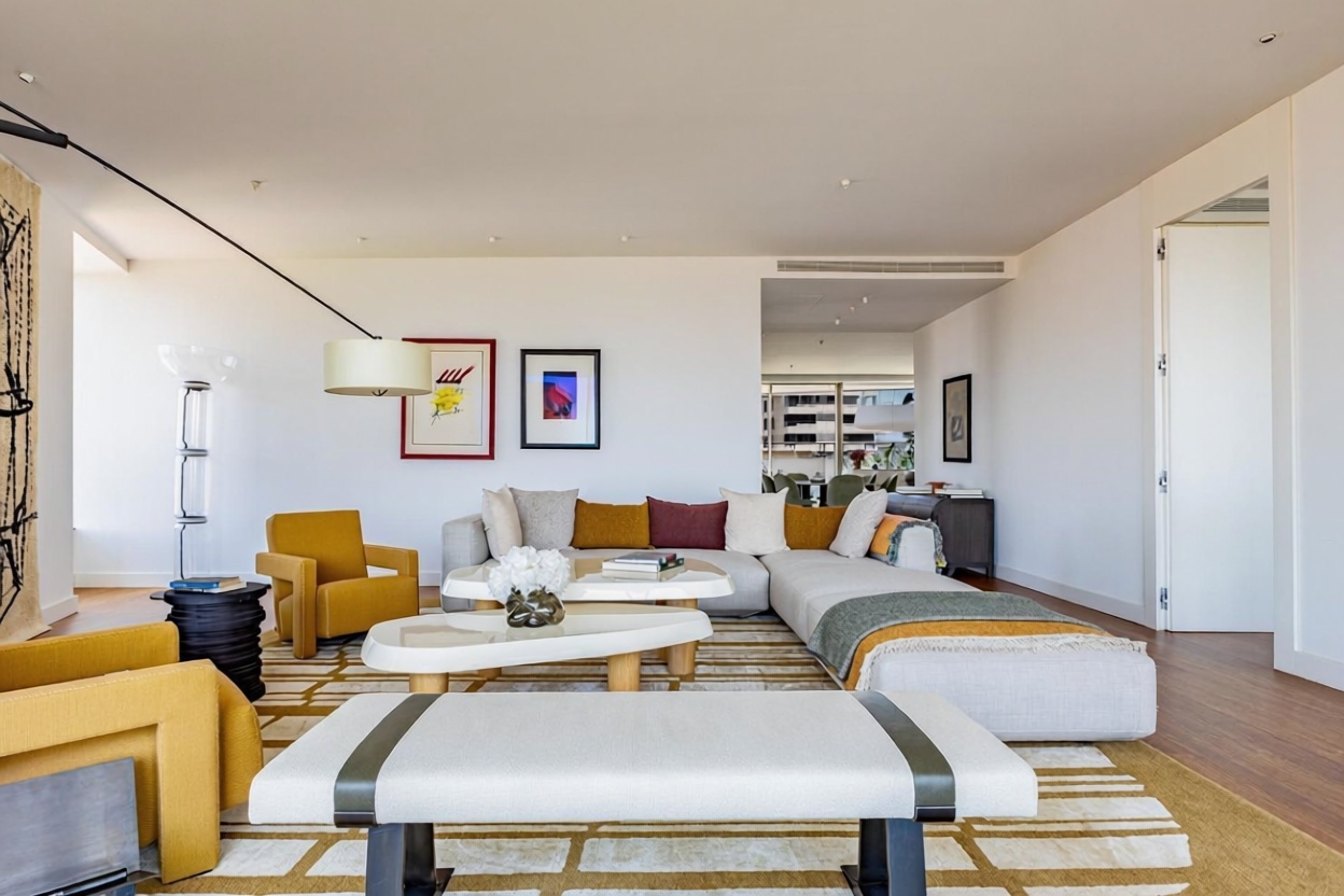 Wohnung zum Verkauf in direkter Strandlage in Barcelona — Wohnzimmer