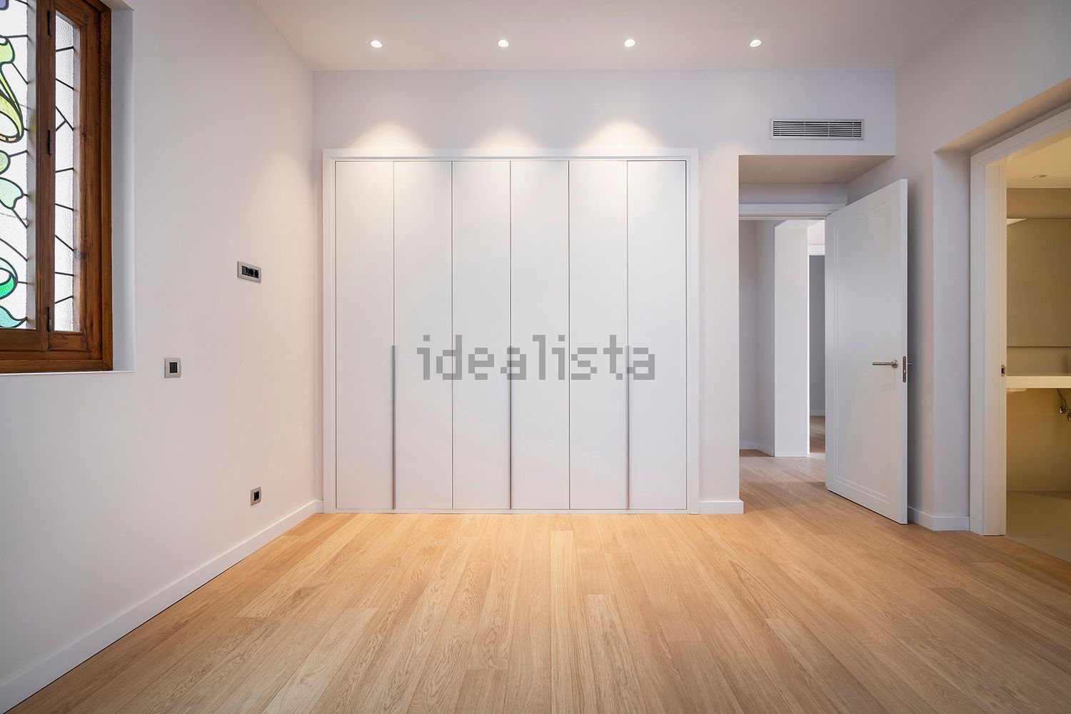 Wohnung zum Verkauf in direkter Strandlage in Barcelona — Schlafzimmer