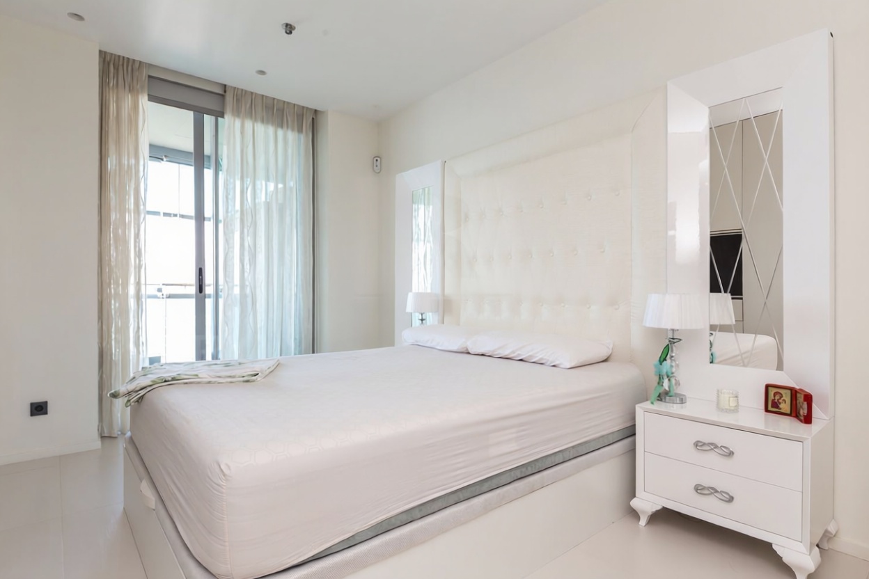 Wohnung zum Verkauf in direkter Strandlage in Barcelona — Schlafzimmer