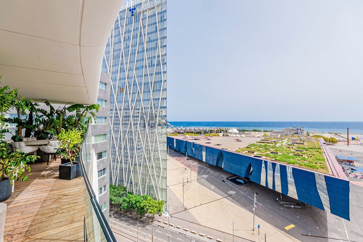 Wohnung zum Verkauf in direkter Strandlage in Barcelona — Meerterrasse