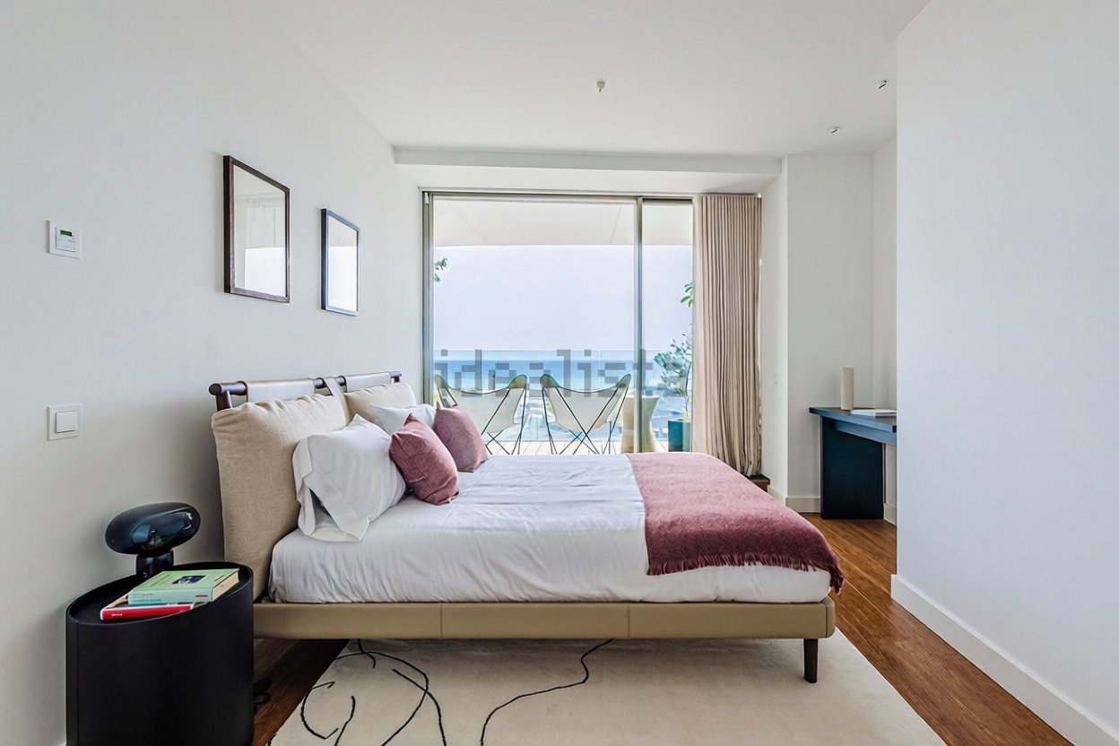 Wohnung zum Verkauf in direkter Strandlage in Barcelona — Schlafzimmer