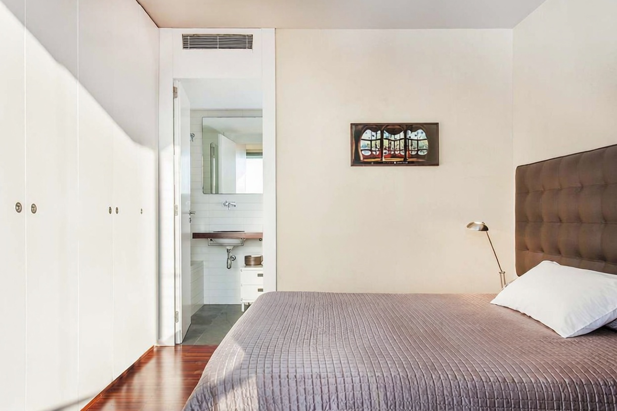 Dachgeschosswohnung zum Verkauf in erster Meereslinie in Barcelona — Bad