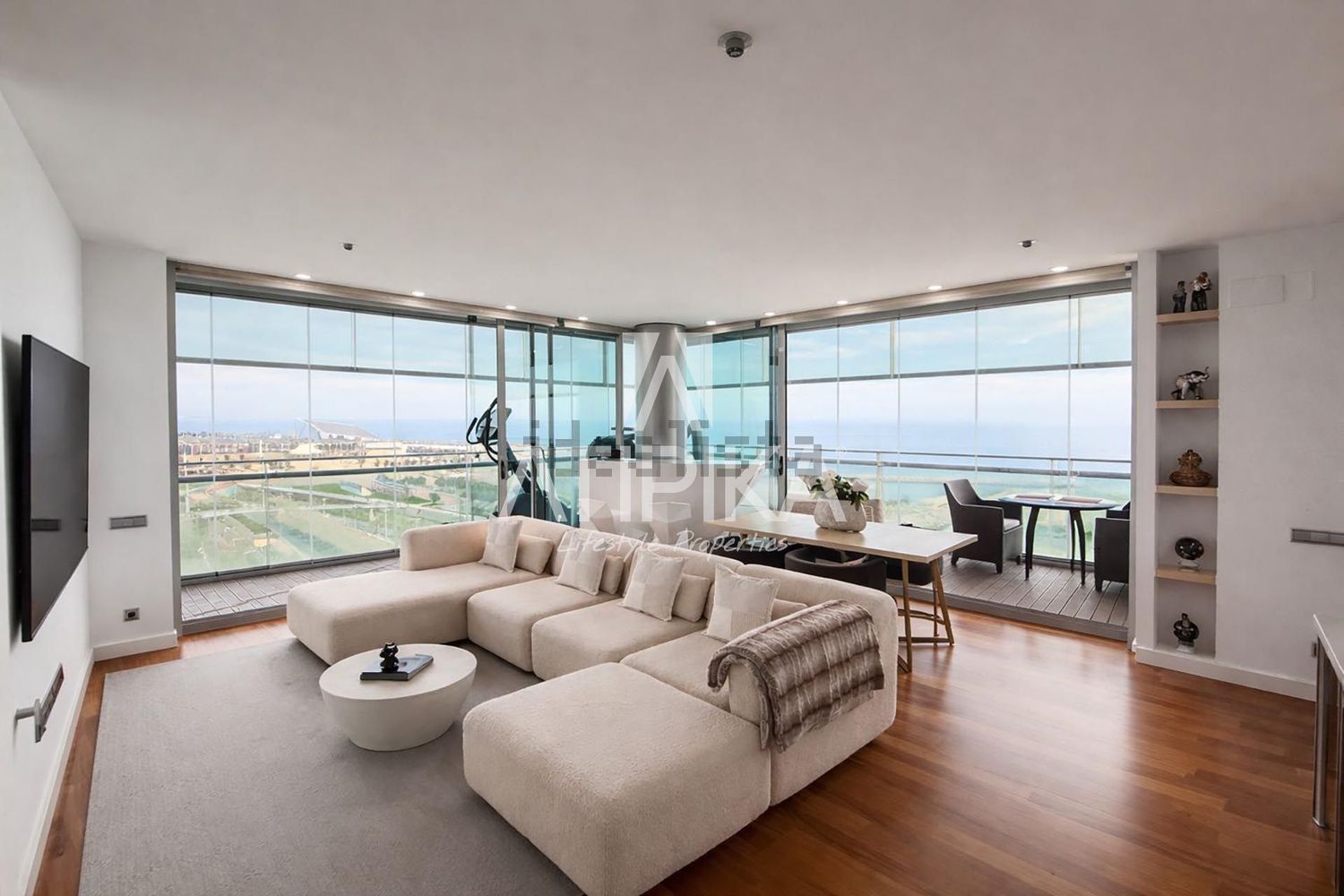 Wohnung zum Verkauf in direkter Strandlage in Barcelona — Wohnzimmer