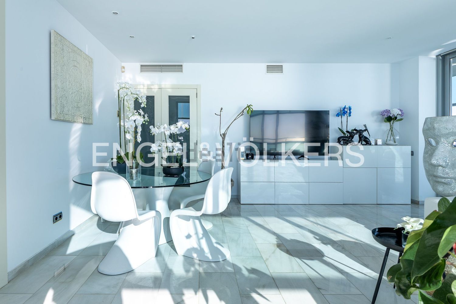 Piso en venta en primera línea de playa en Barcelona — Salón