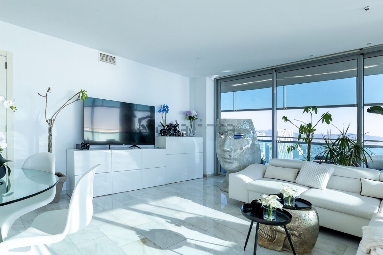 Piso en venta en primera línea de playa en Barcelona — Salón