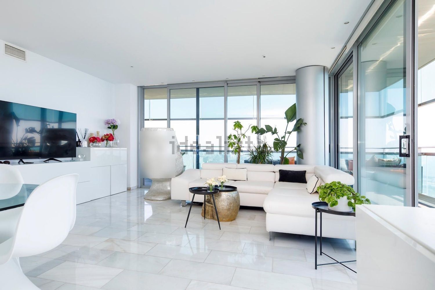 Piso en venta en primera línea de playa en Barcelona — Cocina