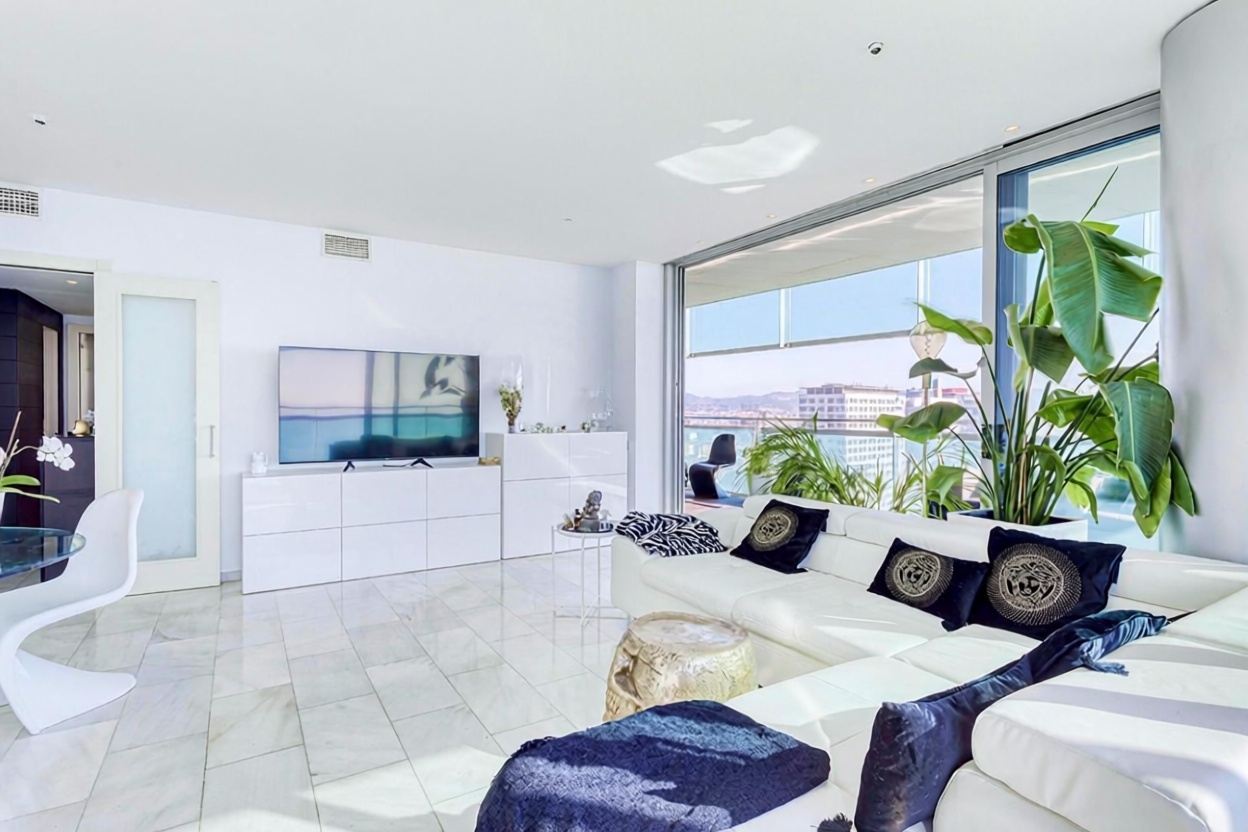 Piso en venta en primera línea de playa en Barcelona — Cocina