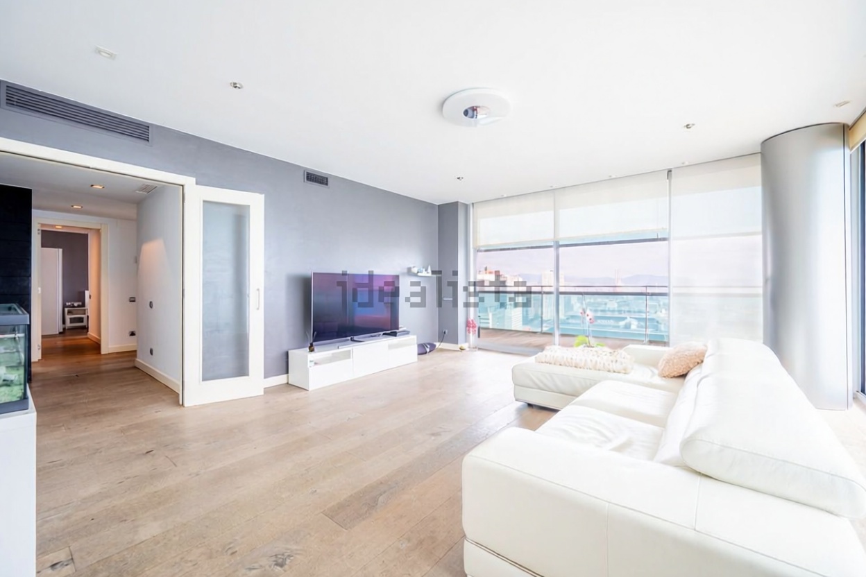 Piso en venta en primera línea de playa en Barcelona — Cocina