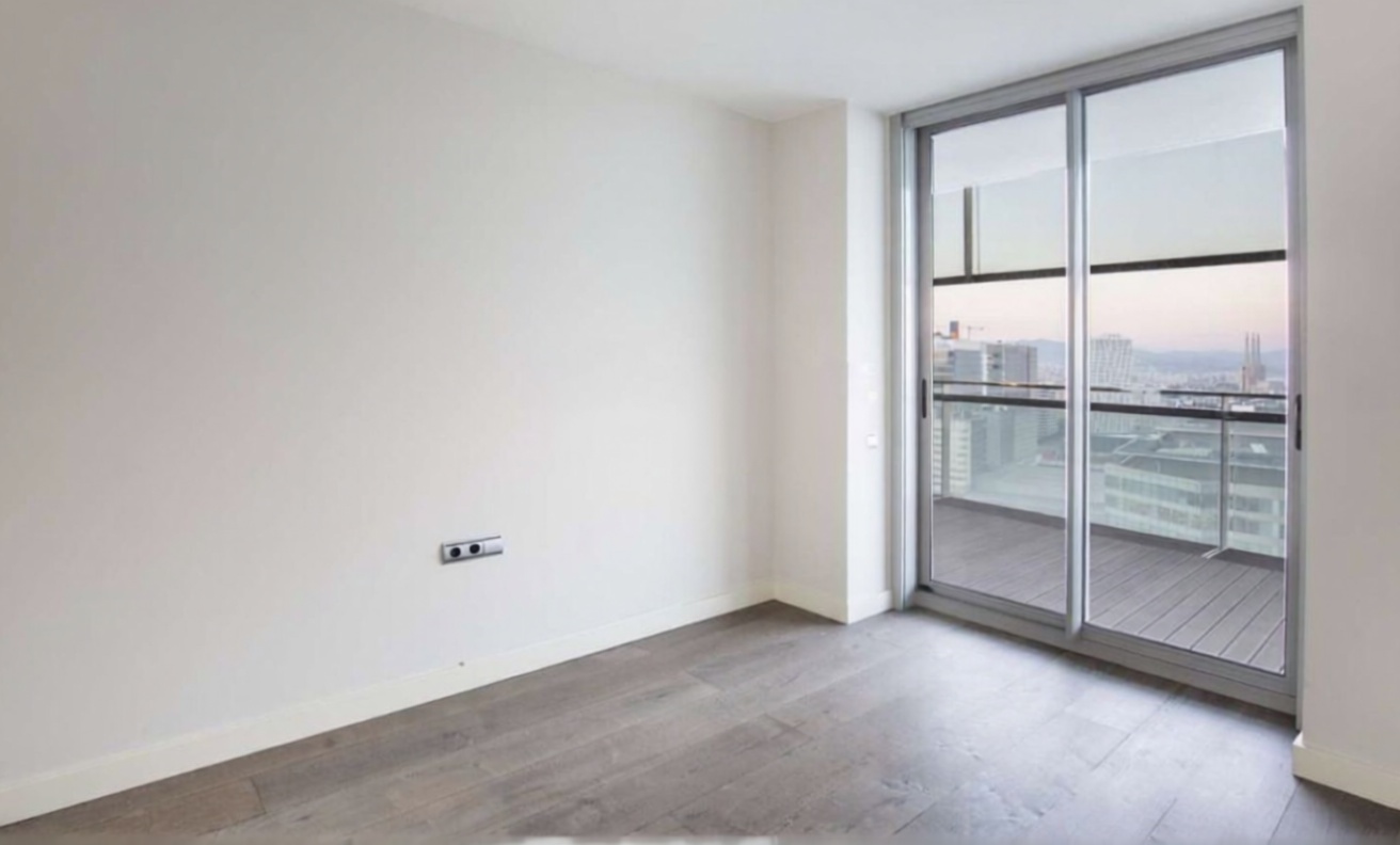 Flat for sale frontline beach in Barcelona — Bedroom