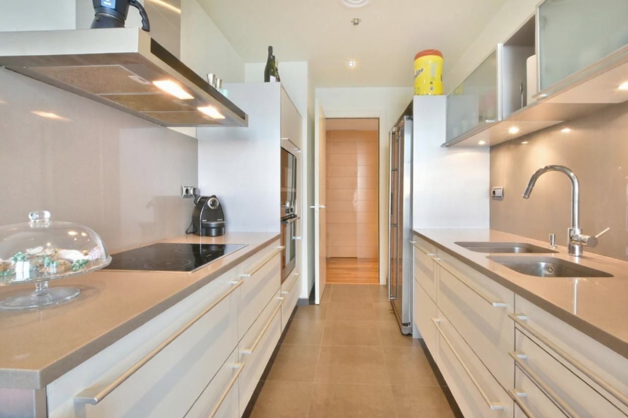 Piso en venta en primera línea de playa en Barcelona — Salón