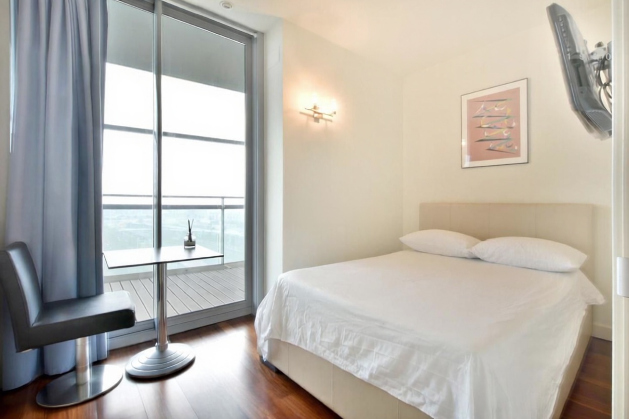 Piso en venta en primera línea de playa en Barcelona — Dormitorio