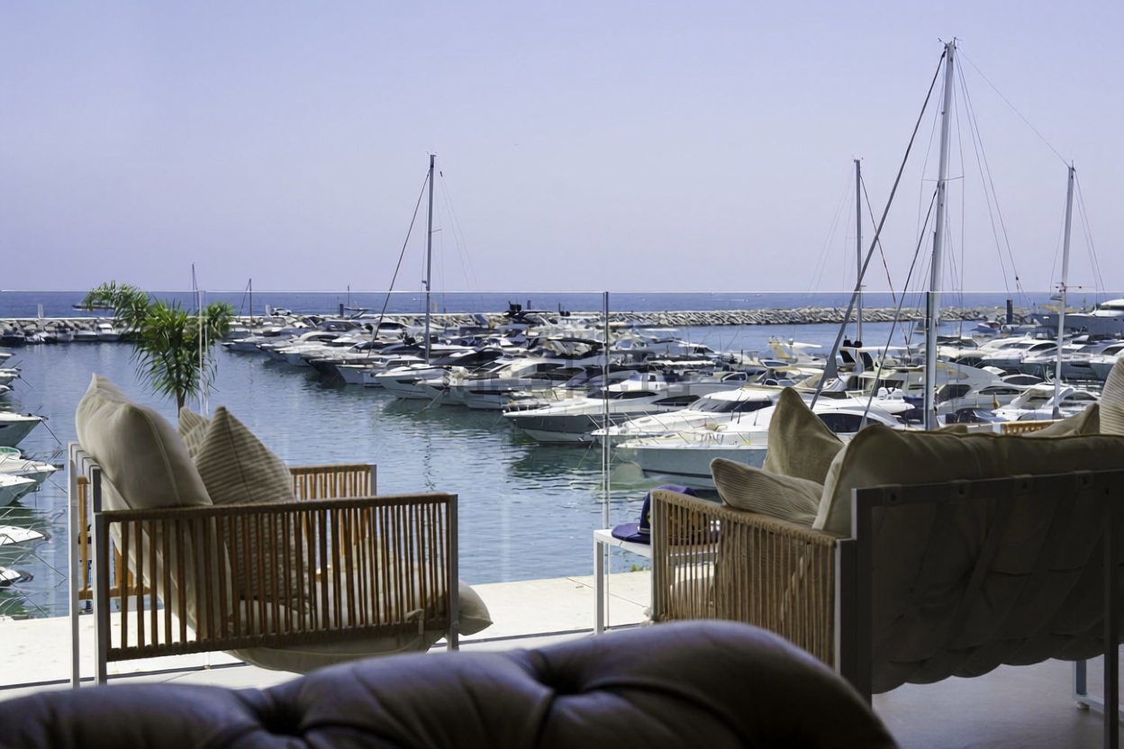 Appartement en première ligne de plage à Marbella — Terrasse mer
