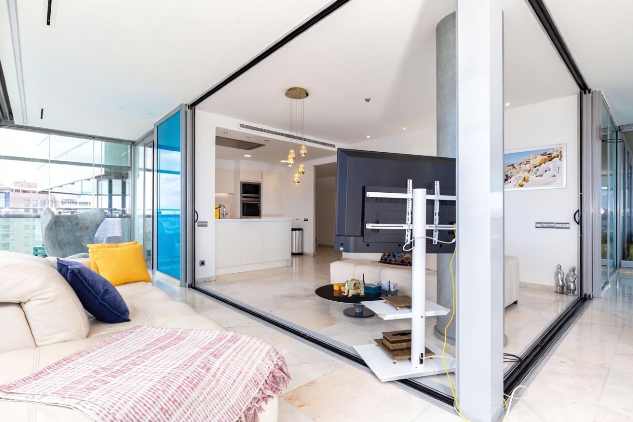 Flat for sale frontline beach in Barcelona — Bedroom