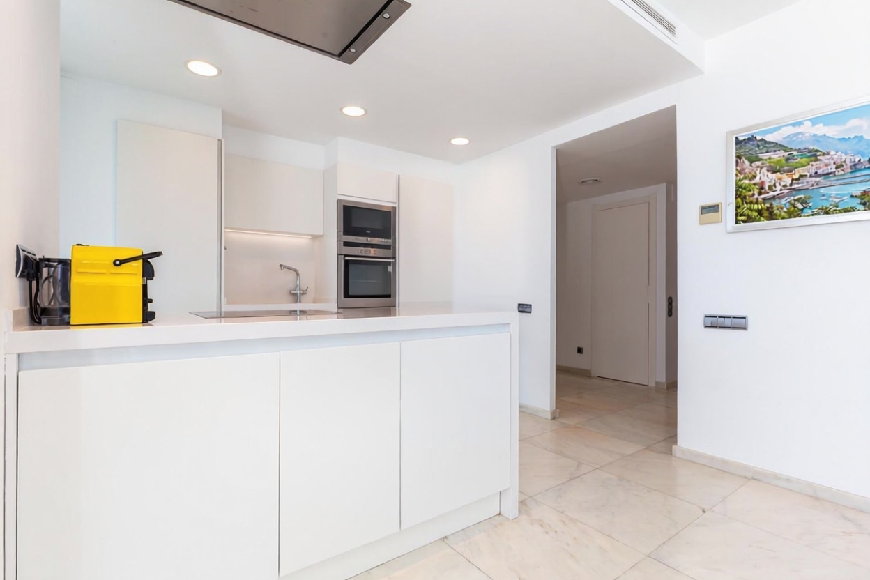 Flat for sale frontline beach in Barcelona — Bedroom