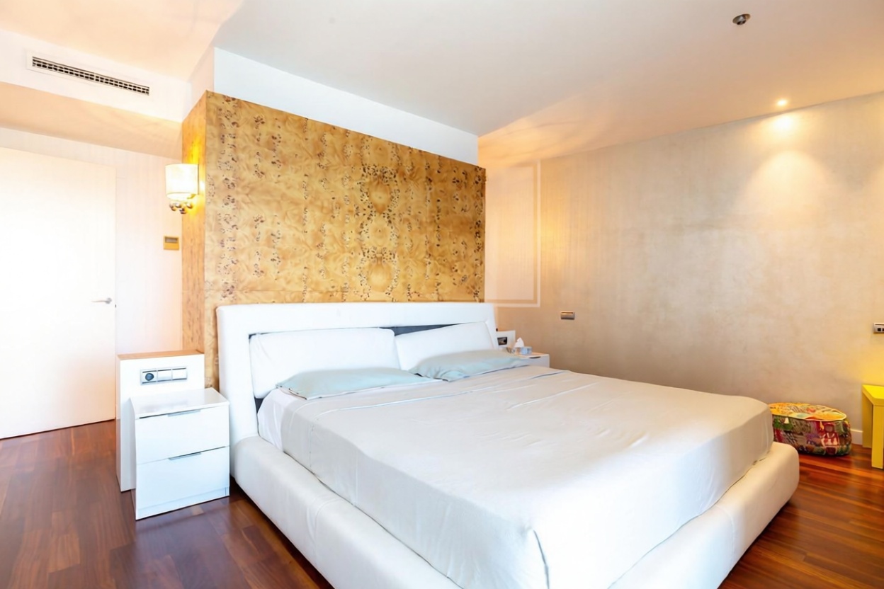 Flat for sale frontline beach in Barcelona — Bathroom