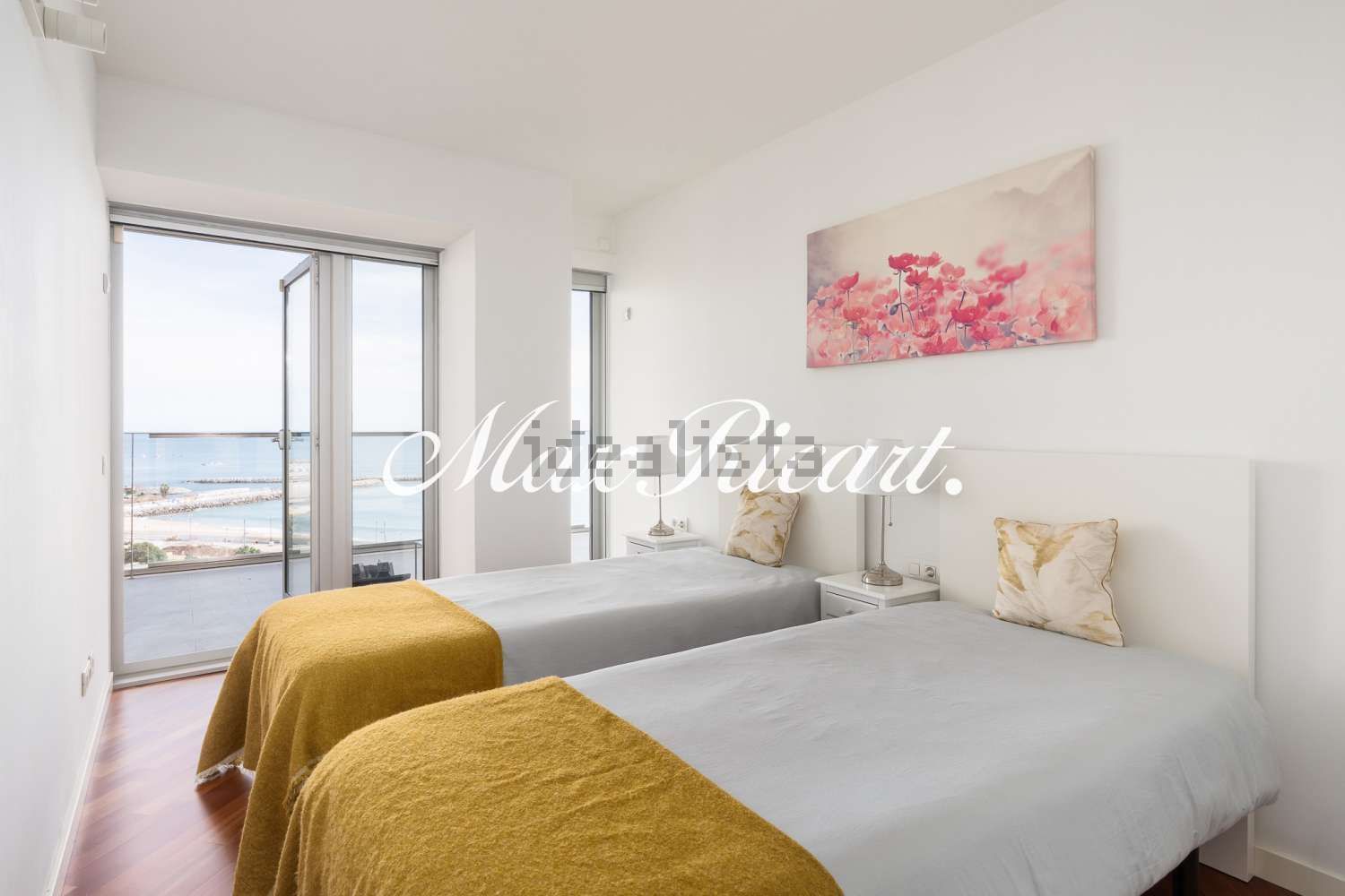 Piso en venta en primera línea de playa en Barcelona — Dormitorio