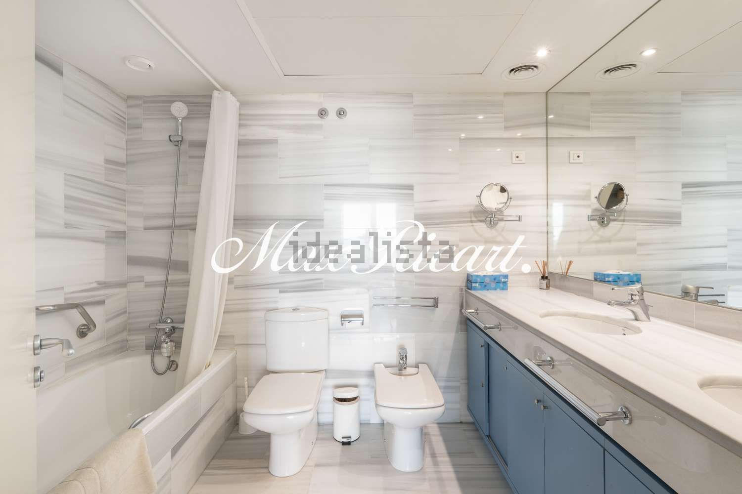 Piso en venta en primera línea de playa en Barcelona — Baño