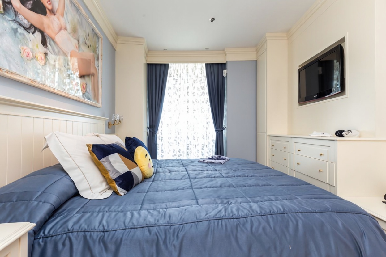 Flat for sale frontline beach in Barcelona — Bedroom