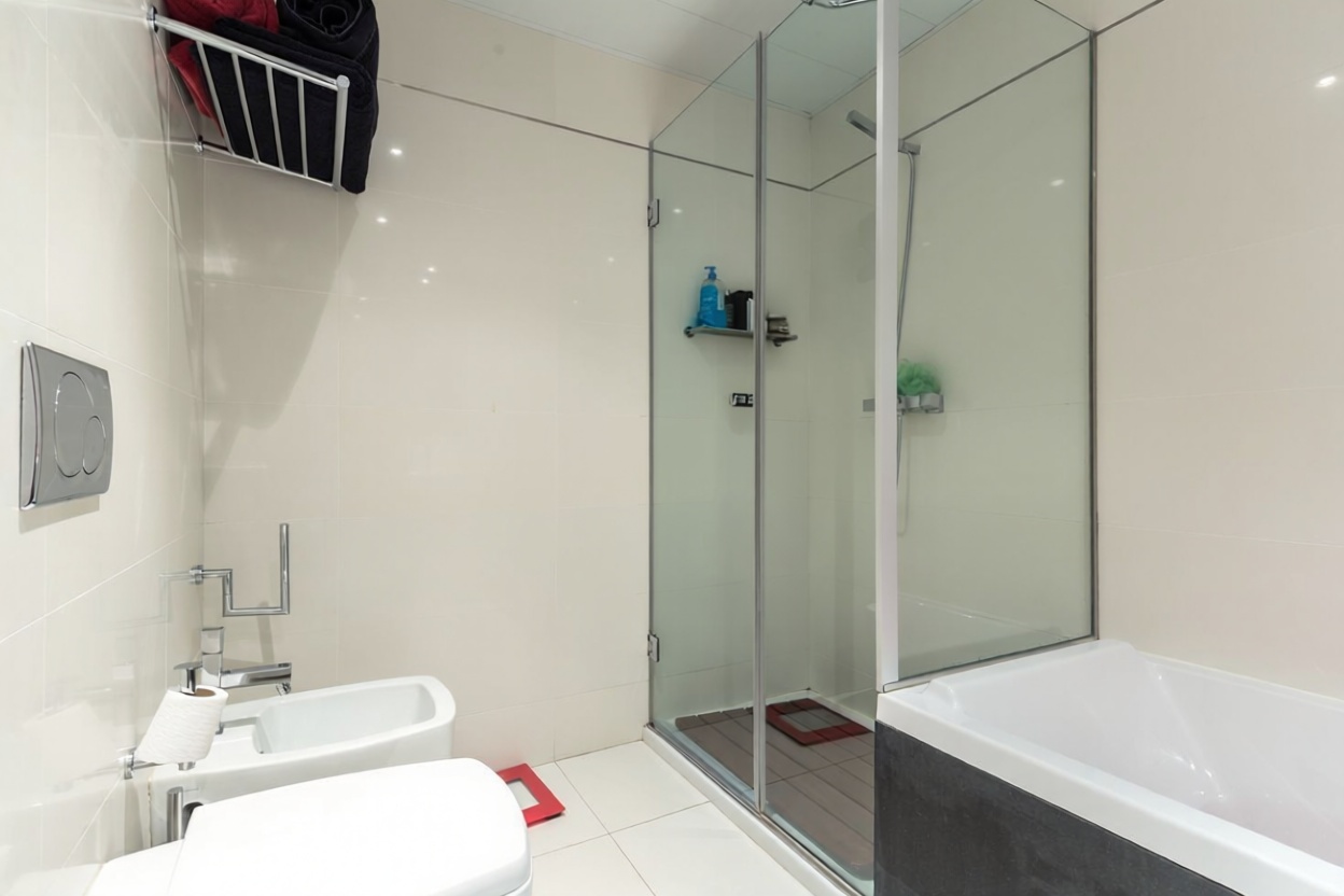 Flat for sale frontline beach in Barcelona — Kitchen