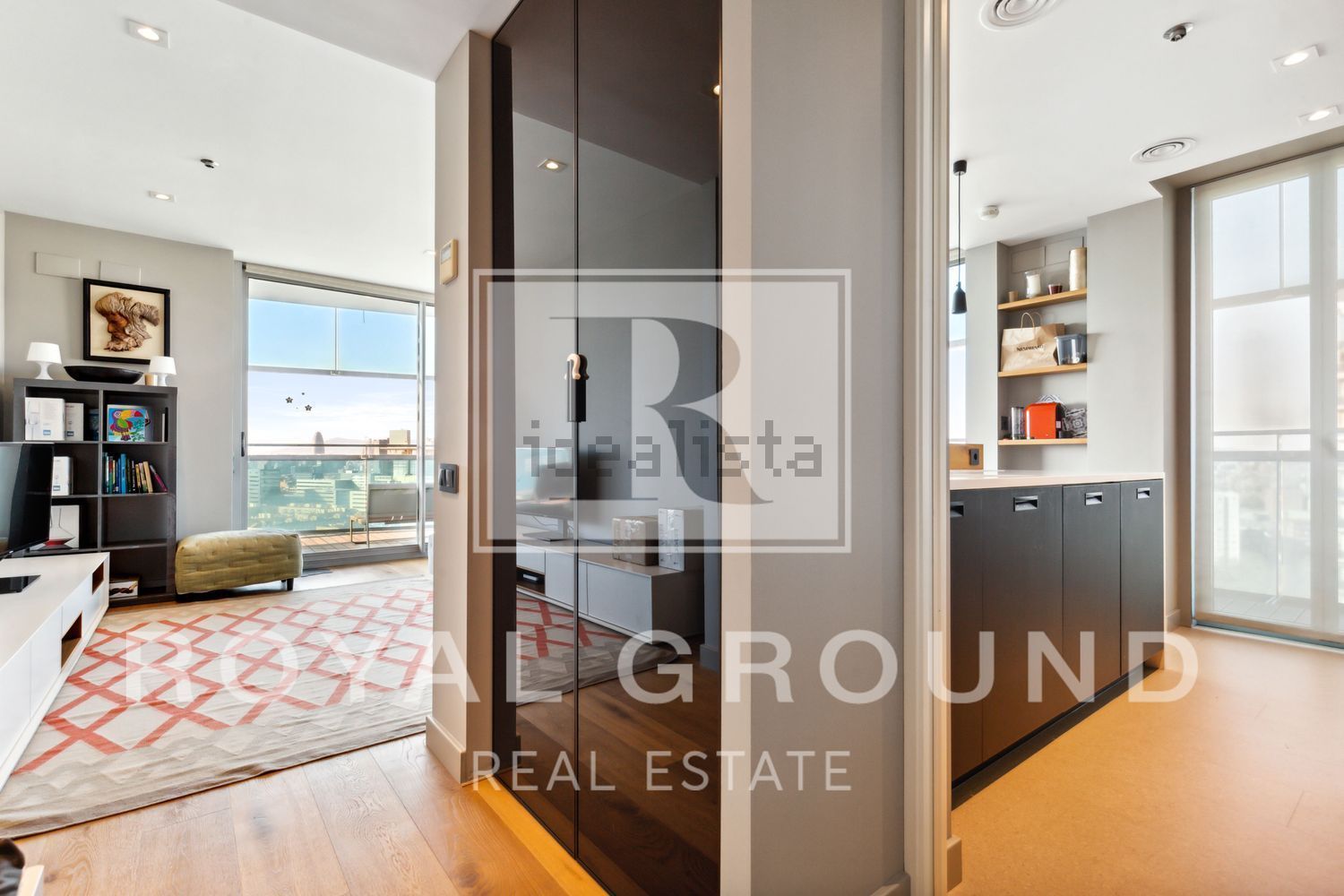 Flat for sale frontline beach in Barcelona — Kitchen