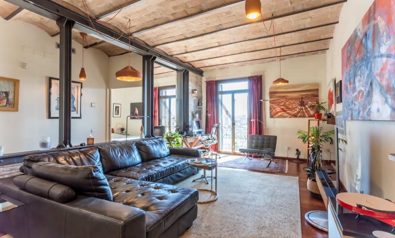 Wohnung zum Verkauf in direkter Strandlage in Barcelona — Wohnzimmer