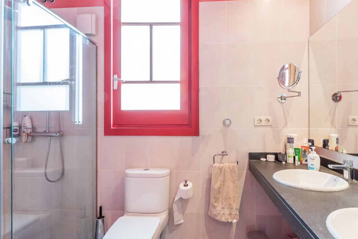 Wohnung zum Verkauf in direkter Strandlage in Barcelona — Bad