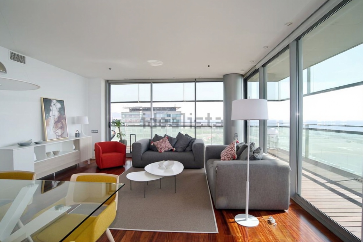 Piso en venta en primera línea de playa en Barcelona — Salón
