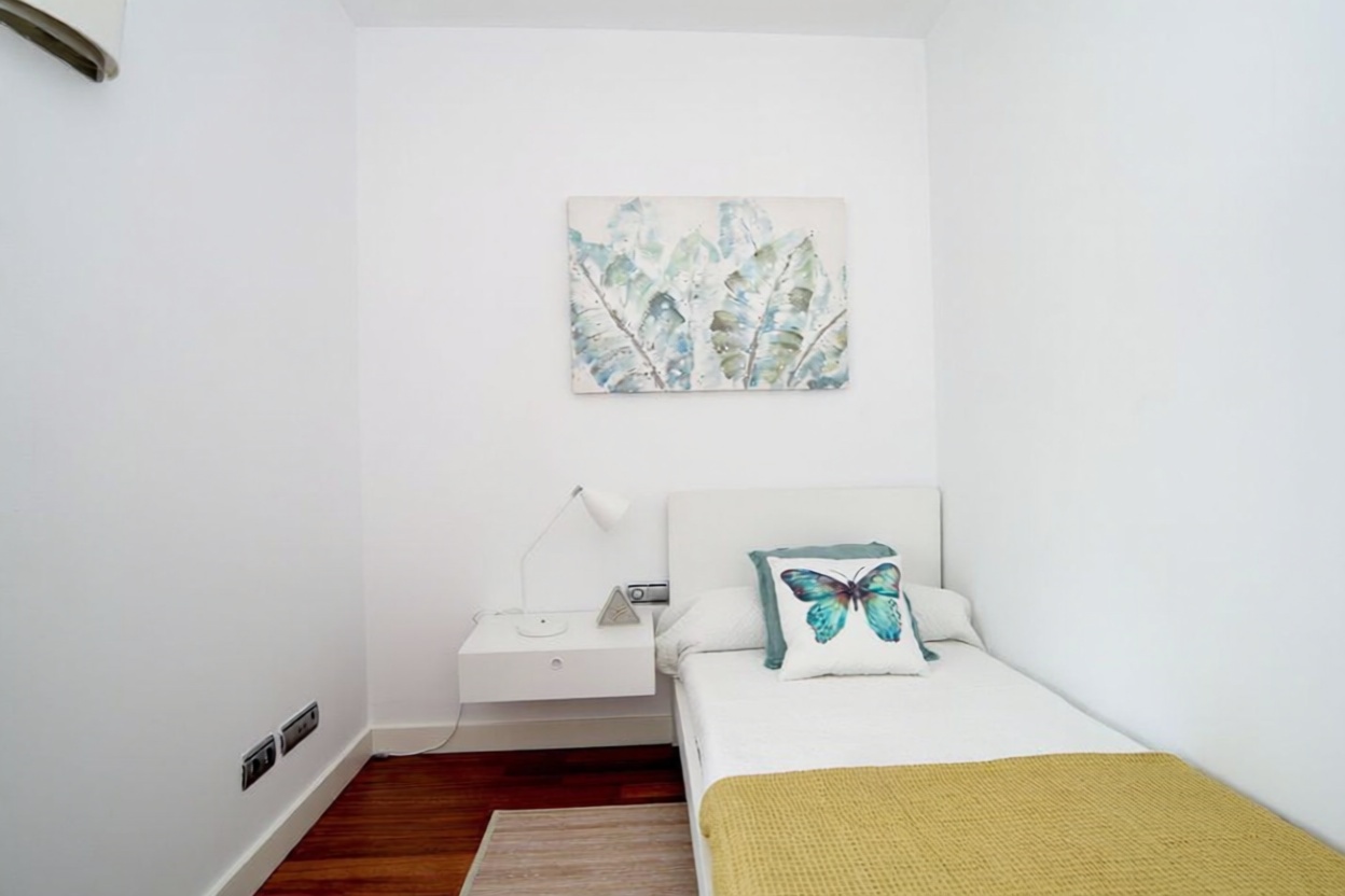 Piso en venta en primera línea de playa en Barcelona — Dormitorio