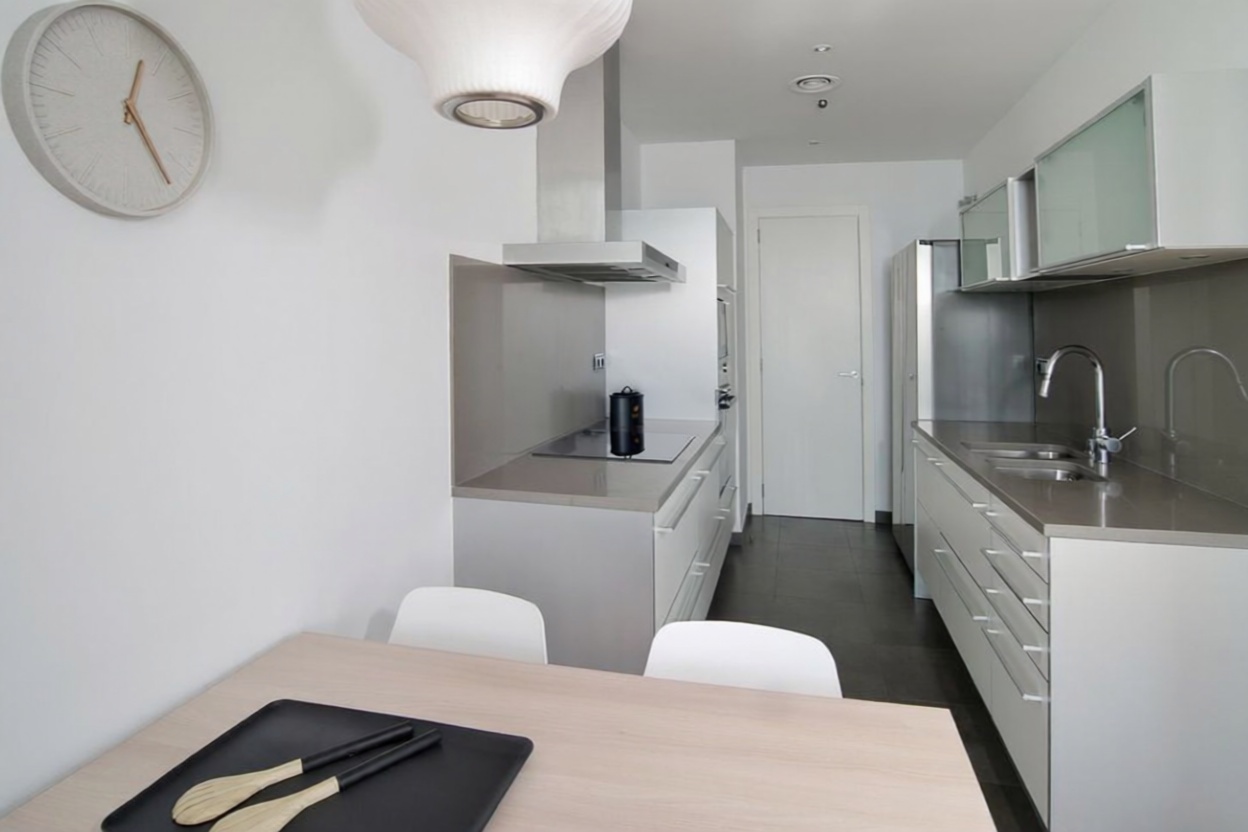 Piso en venta en primera línea de playa en Barcelona — Cocina