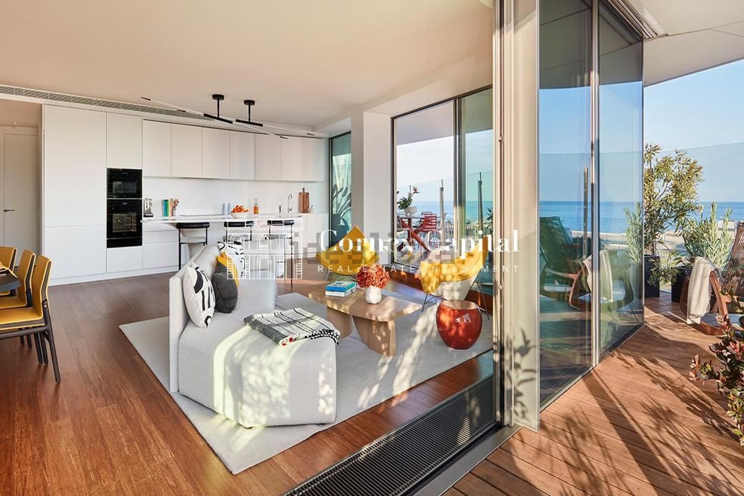 Piso en venta en primera línea de playa en Barcelona — Salón
