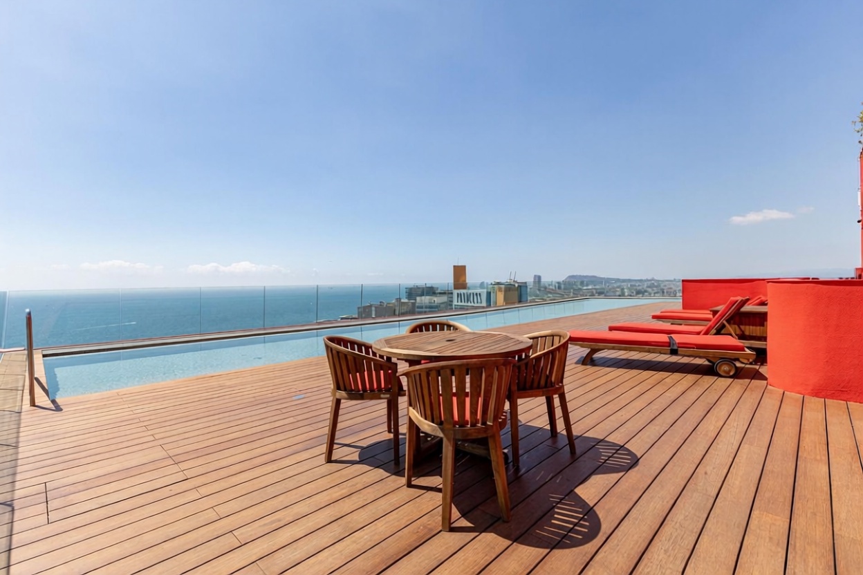 Wohnung zum Verkauf in direkter Strandlage in Barcelona — Meerterrasse