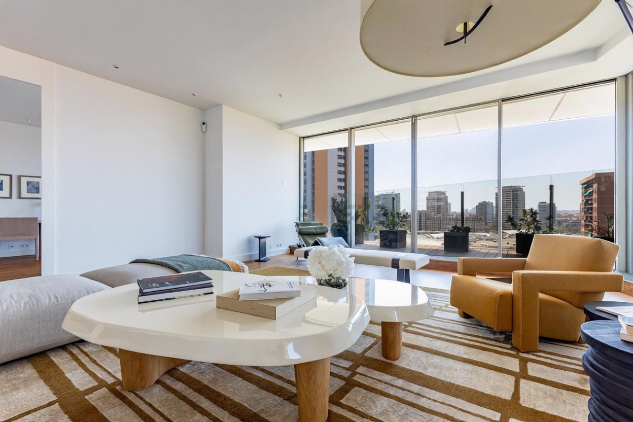 Wohnung zum Verkauf in direkter Strandlage in Barcelona — Wohnzimmer