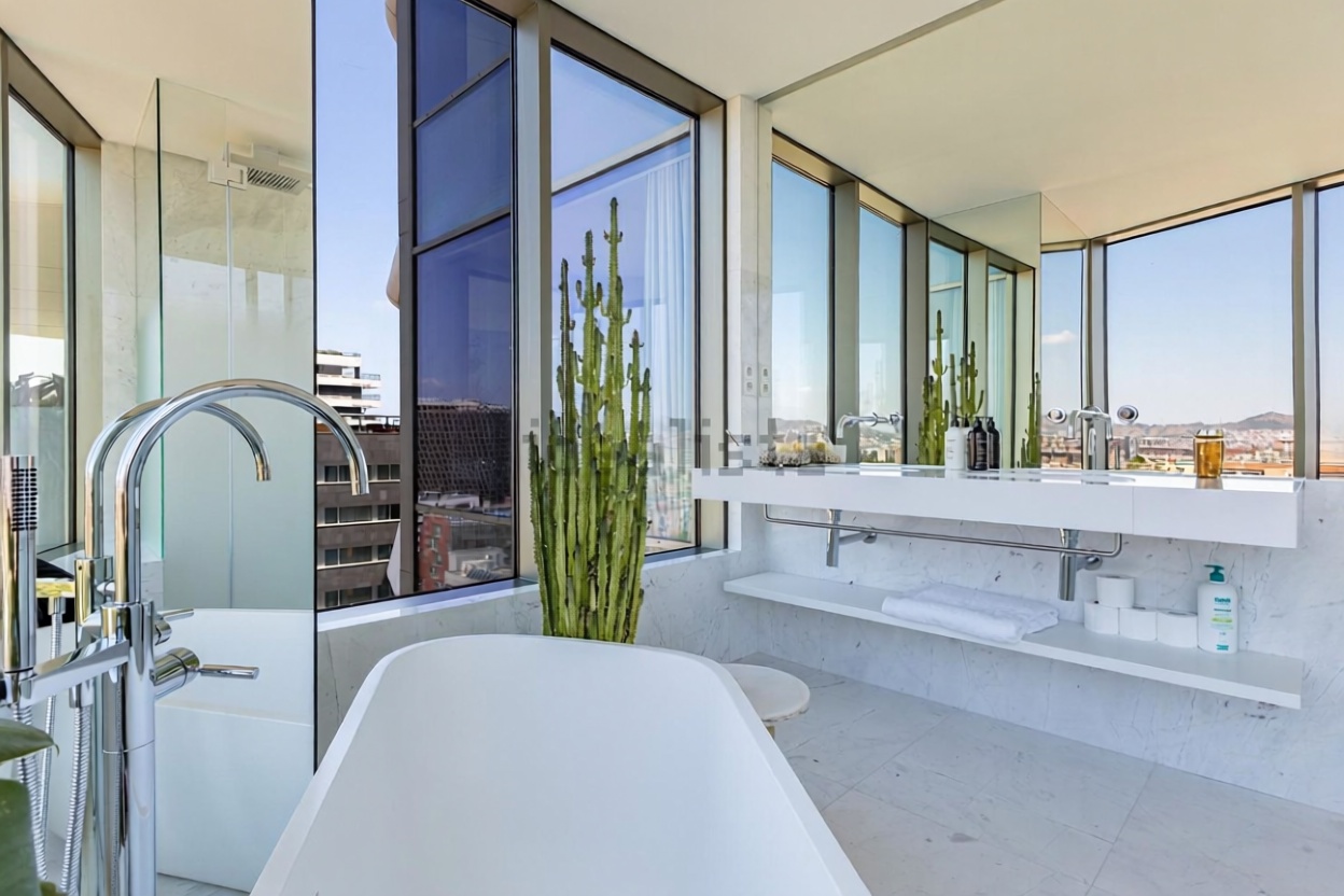 Wohnung zum Verkauf in direkter Strandlage in Barcelona — Bad