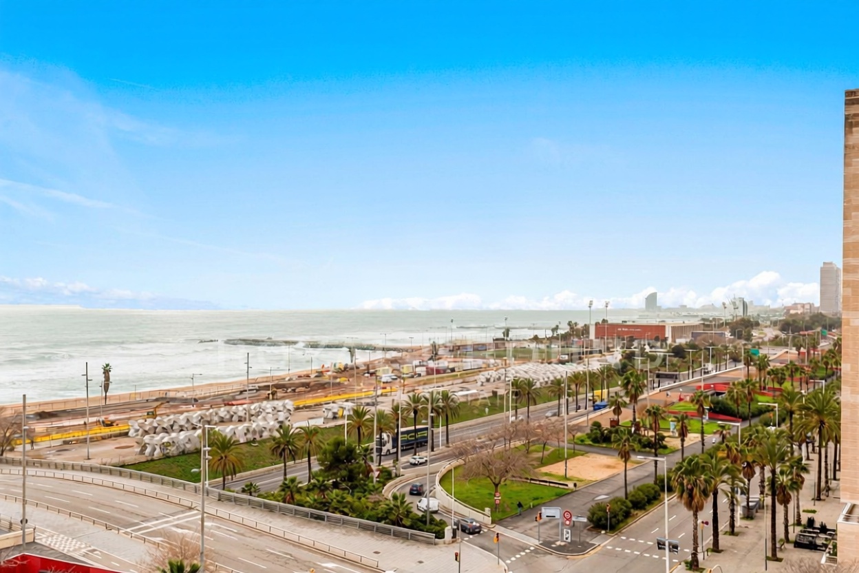 Piso en venta en primera línea de playa en Barcelona — Vista mar