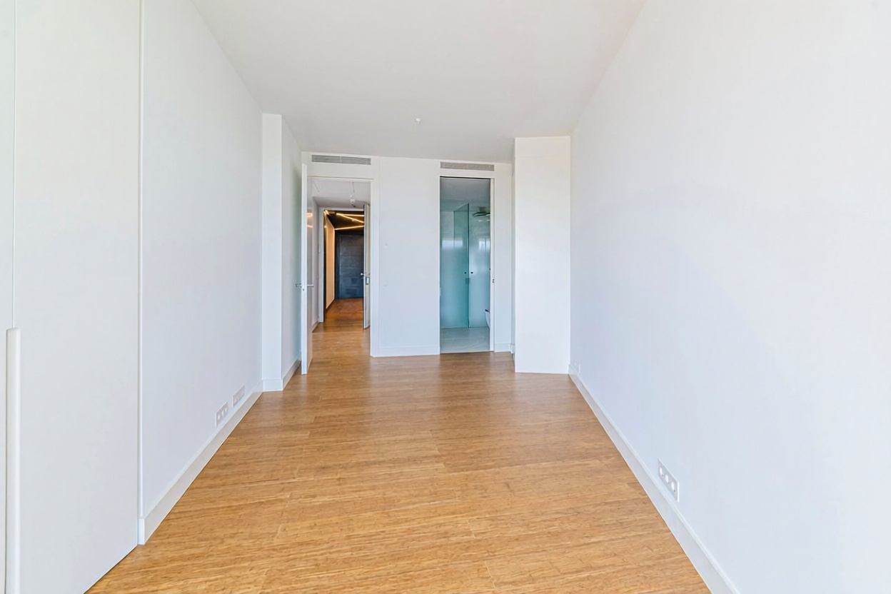 Piso en venta en primera línea de playa en Barcelona — Dormitorio
