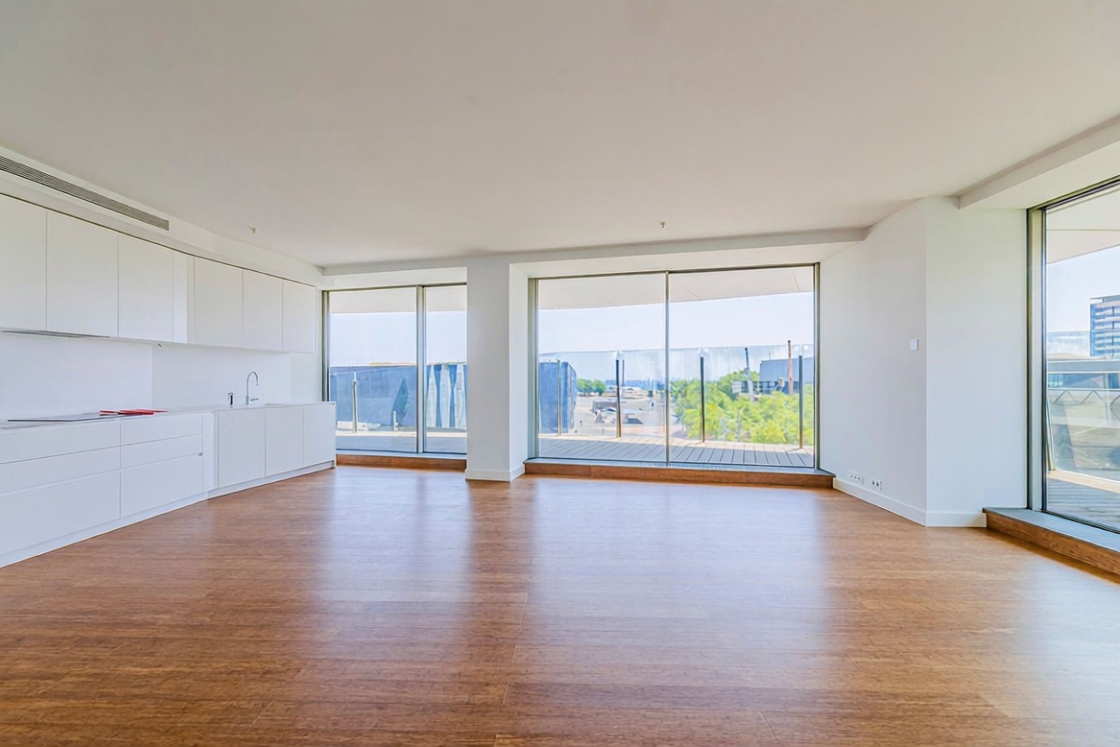 Piso en venta en primera línea de playa en Barcelona — Salón