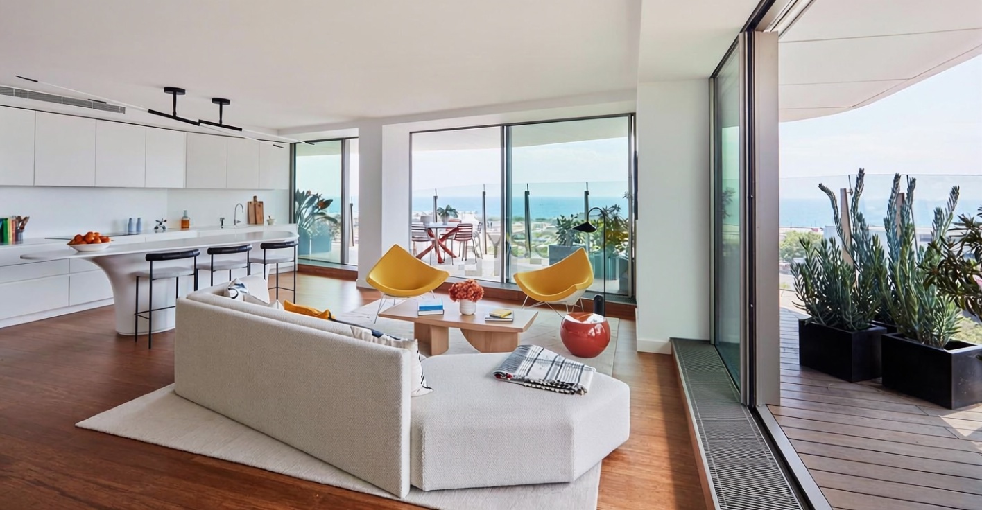 Flat for sale frontline beach in Barcelona — Living room