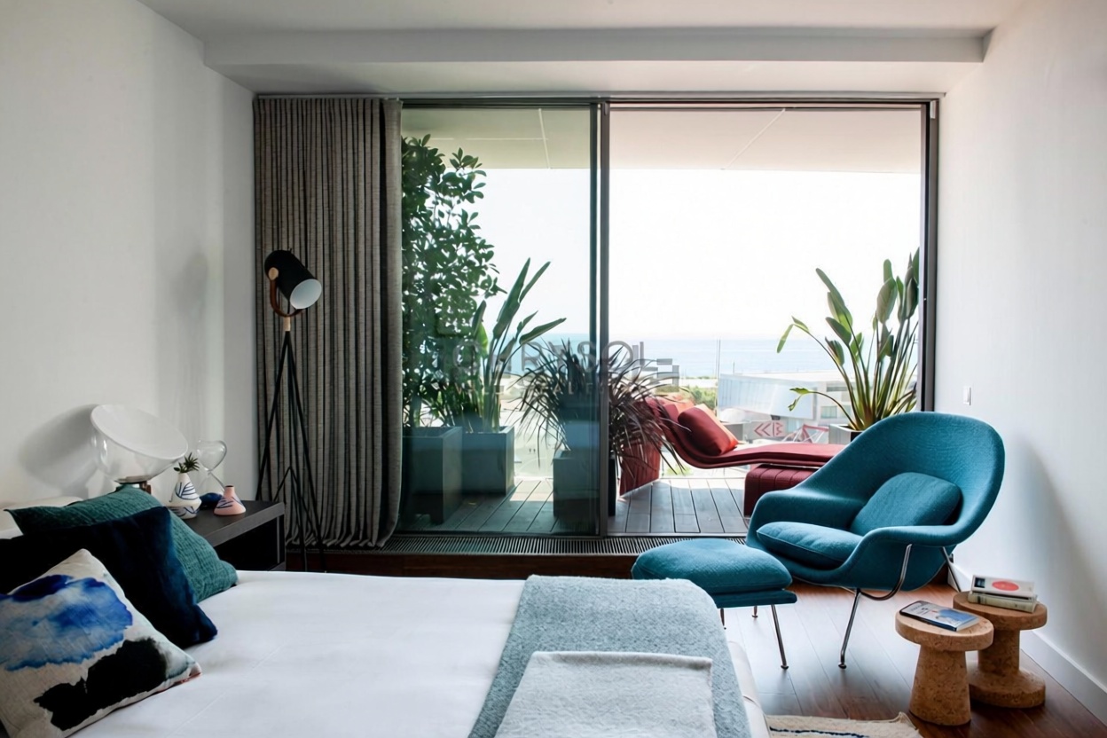 Flat for sale frontline beach in Barcelona — Bedroom