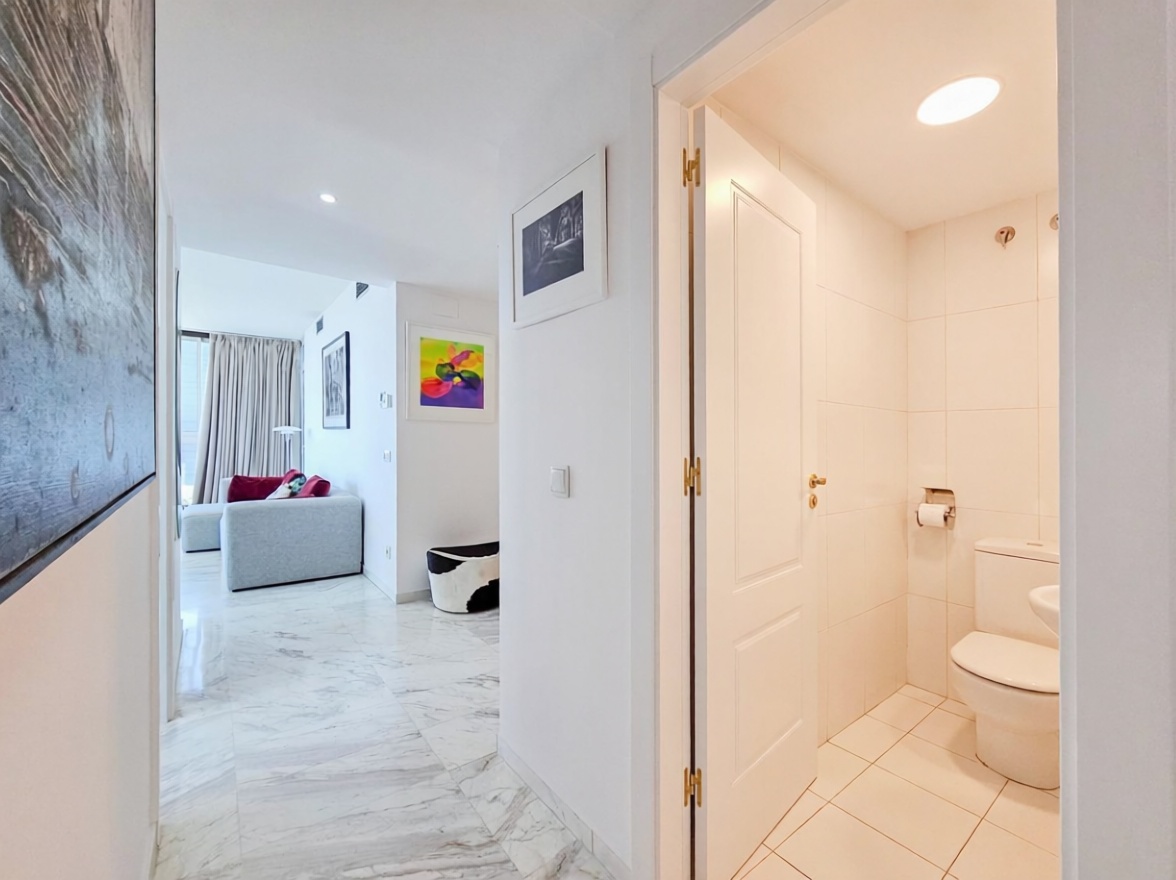 Flat for sale frontline beach in Barcelona — Kitchen