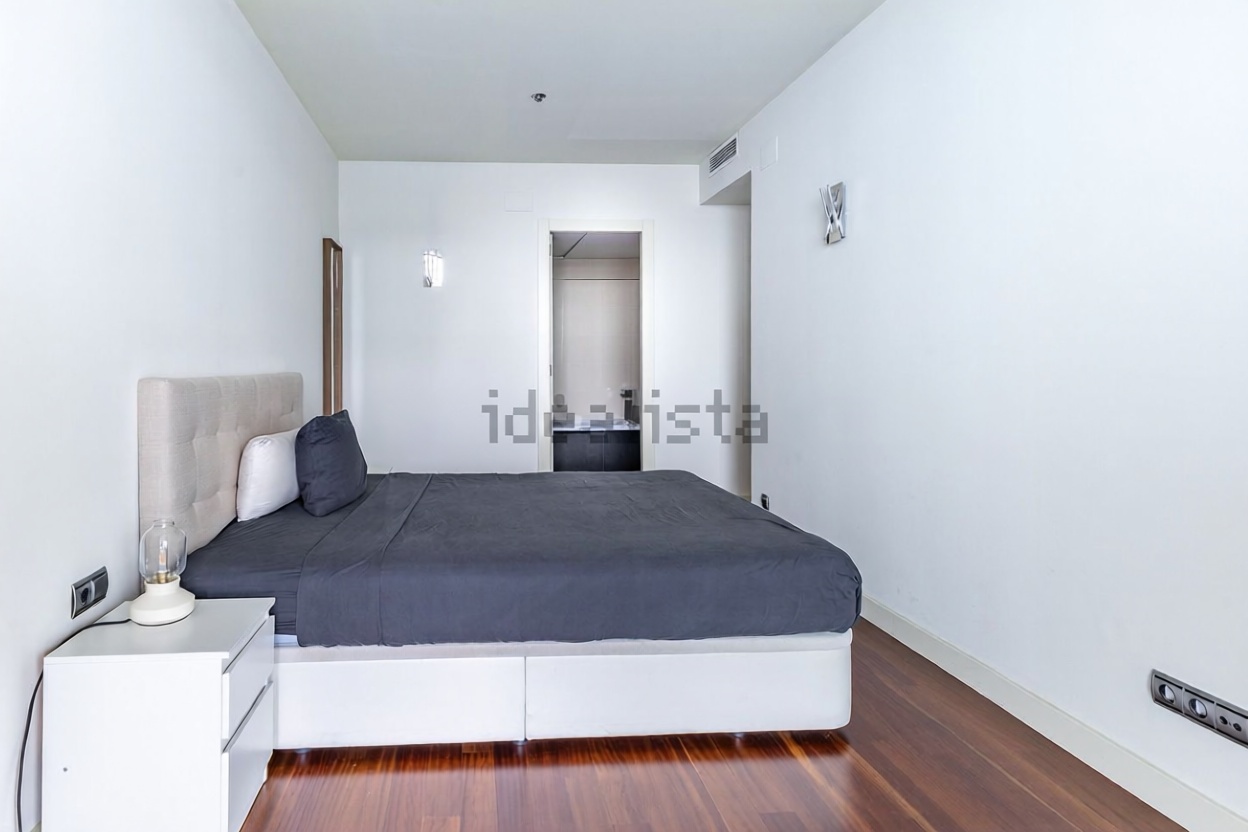 Wohnung zum Verkauf in direkter Strandlage in Barcelona — Meerblick