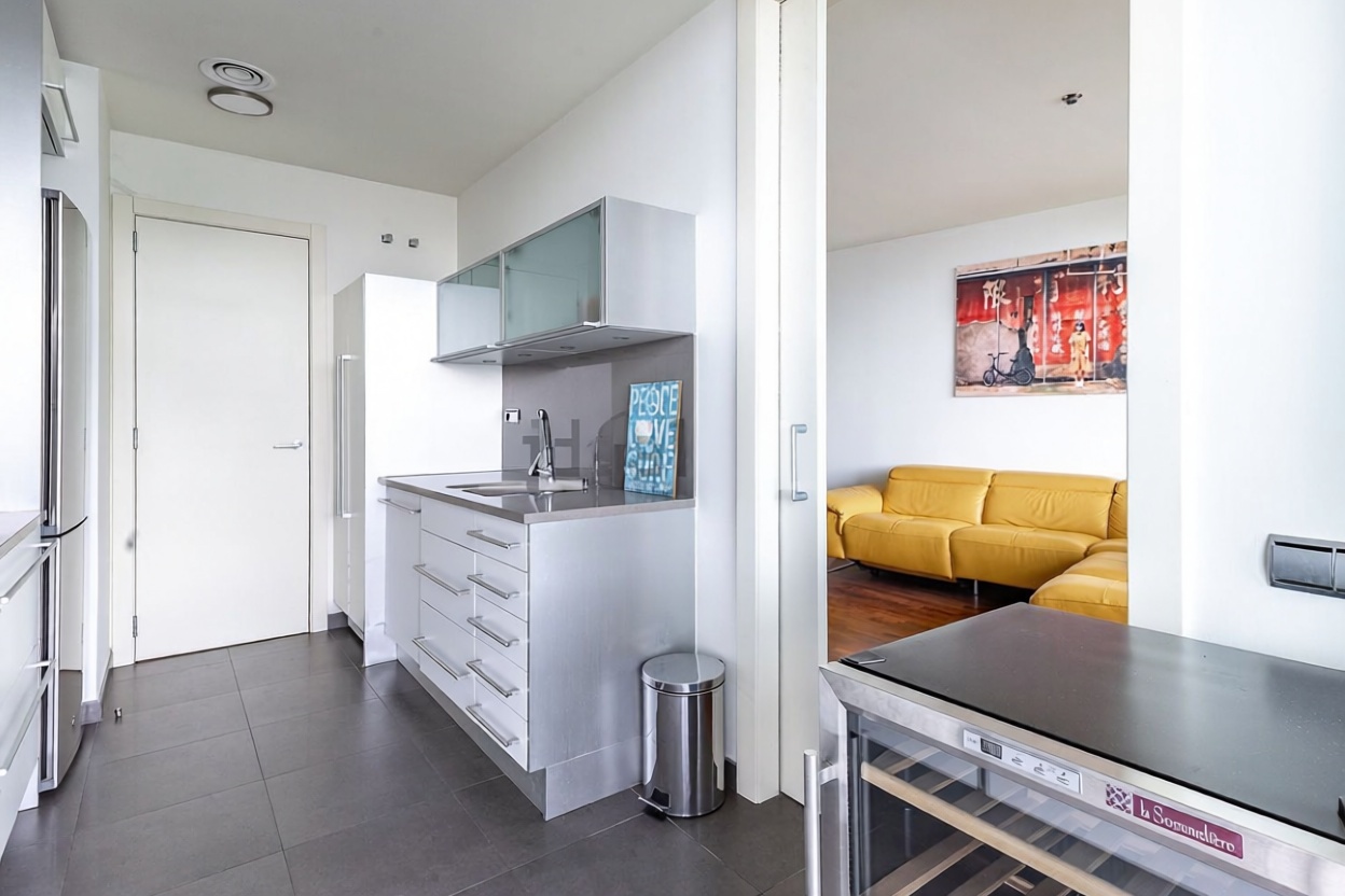 Wohnung zum Verkauf in direkter Strandlage in Barcelona — Küche