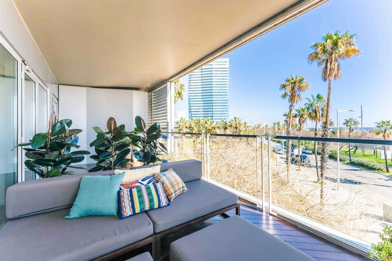 Flat for sale frontline beach in Barcelona — Sea view
